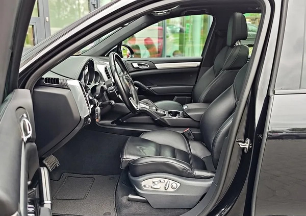 Porsche Cayenne cena 159900 przebieg: 130000, rok produkcji 2017 z Lubień Kujawski małe 781